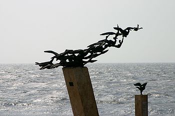 Bird sculpture